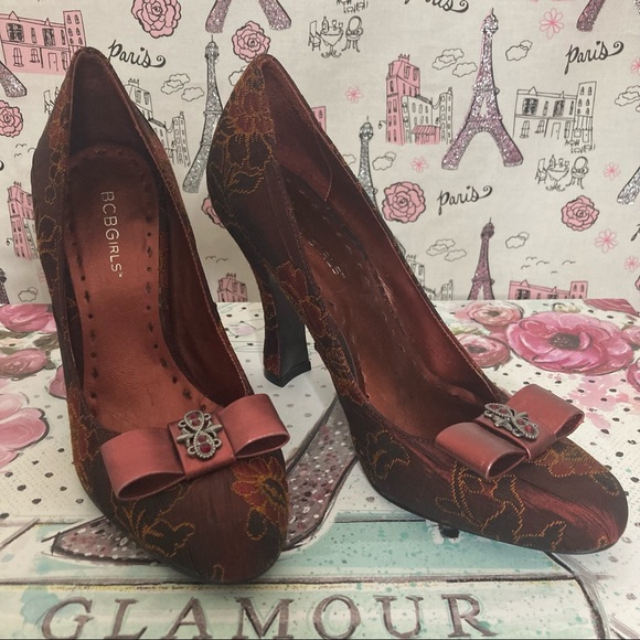 BCBGirls Vintage RARE Women’s Satin Brocade Floral Closed Toe Pumps Size 7 - Picture 2 of 14